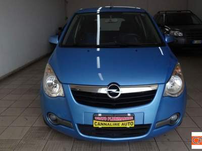 Opel Agila  Blu/Azzurro usata Brindisi