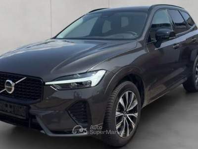 Volvo XC60 B4 (d) AWD automatico Plus Dark N1Autocarro usata Liscate