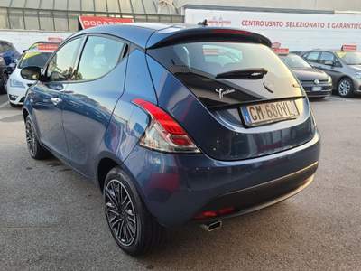 Lancia Ypsilon 1.0 5 porte Hybrid Gold Blu/Azzurro usata Magenta