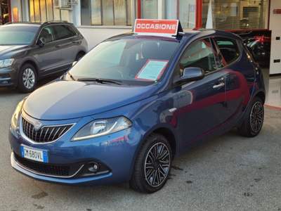 Lancia Ypsilon 1.0 5 porte Hybrid Gold Blu/Azzurro usata Magenta