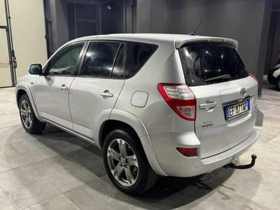 Toyota RAV4 RAV4 4X4 2.2 150CV ?AUTOMATICO?+ ?GANCIOTRAINO? Argento usata Carpi