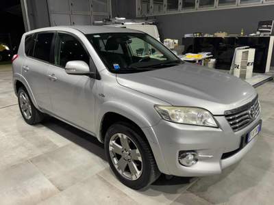 Toyota RAV4 RAV4 4X4 2.2 150CV ?AUTOMATICO?+ ?GANCIOTRAINO? Argento usata Carpi