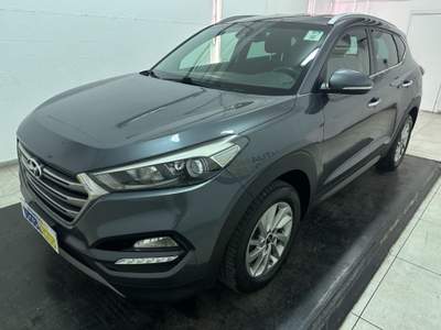Hyundai Tucson 1.7 CRDi XPossible Grigio usata Pescara