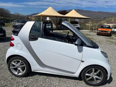 Smart ForTwo 1000 52 kW MHD cabrio passion Bianco usata Francavilla in Sinni
