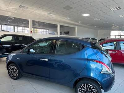 Lancia Ypsilon 1.0 FireFly 5 porte S&S Hybrid Platino Blu/Azzurro usata Cormons