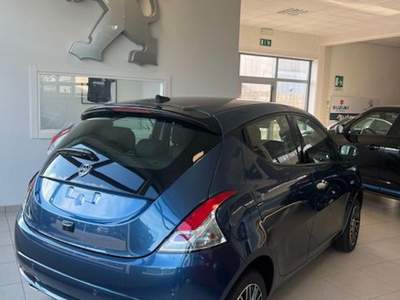 Lancia Ypsilon 1.0 FireFly 5 porte S&S Hybrid Platino Blu/Azzurro usata Cormons