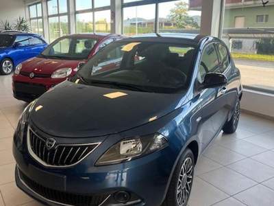 Lancia Ypsilon 1.0 FireFly 5 porte S&S Hybrid Platino Blu/Azzurro usata Cormons