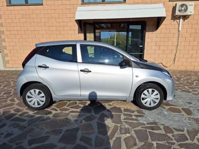 Toyota Aygo Connect 1.0 VVT-i 72 CV 5 porte x-cool Grigio usata Civitavecchia