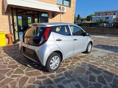 Toyota Aygo Connect 1.0 VVT-i 72 CV 5 porte x-cool Grigio usata Civitavecchia