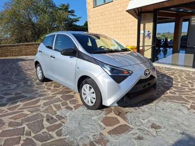 Toyota Aygo Connect 1.0 VVT-i 72 CV 5 porte x-cool Grigio usata Civitavecchia
