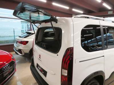 Peugeot Rifter 1.2 PureTech 110 Cv Allure - Navi, Cruise, CarPlay Bianco usata Boves