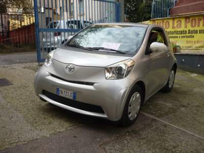 Toyota iQ 1.0 Lounge Argento usata Roma