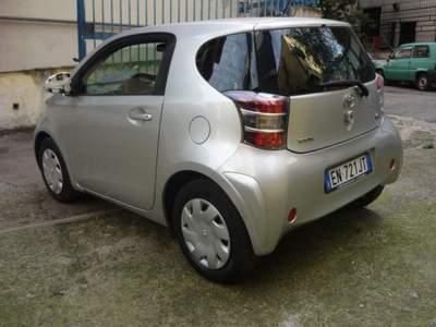 Toyota iQ 1.0 Lounge Argento usata Roma
