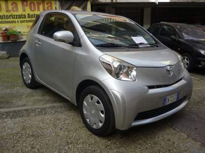 Toyota iQ 1.0 Lounge Argento usata Roma