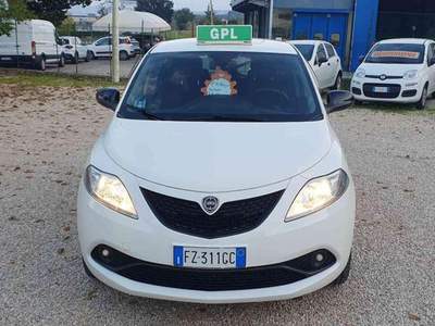 Lancia Ypsilon 1.2 69 CV 5 porte GPL Ecochic Gold Bianco usata Penne