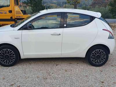 Lancia Ypsilon 1.2 69 CV 5 porte GPL Ecochic Gold Bianco usata Penne