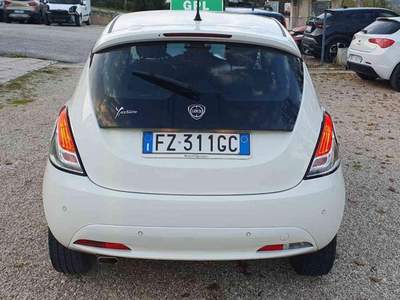 Lancia Ypsilon 1.2 69 CV 5 porte GPL Ecochic Gold Bianco usata Penne