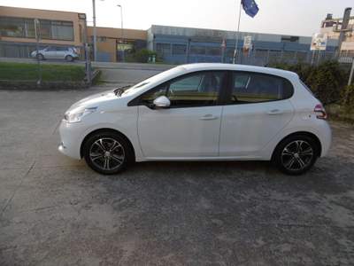 Peugeot 208 1.4 8V HDi 68CV 5p. Allure Bianco usata Solesino