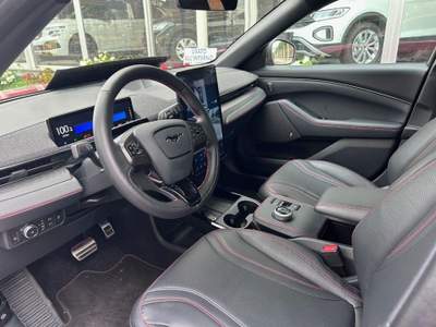 Ford Mustang Mustang Mach-E Elettrico Standard 269CV Rosso usata Bra