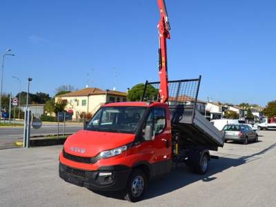Iveco Daily 35C13 2.3 RIBALTABILE CON GRU HC38 A 3 SFILI Rosso usata COMACCHIO