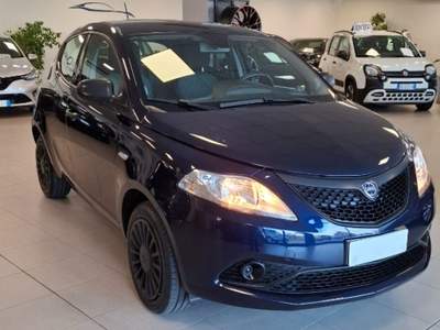 Lancia Ypsilon 1.0 FireFly 5 porte S&S Hybrid Ecochic Silver Blu/Azzurro usata Ferrara
