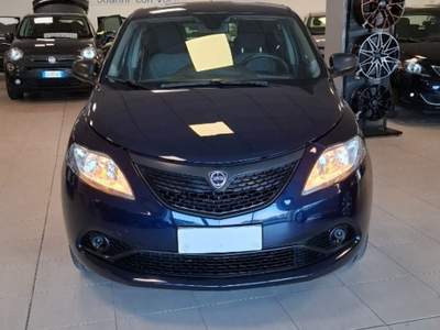 Lancia Ypsilon 1.0 FireFly 5 porte S&S Hybrid Ecochic Silver Blu/Azzurro usata Ferrara