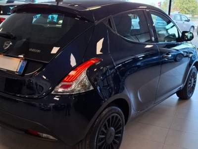 Lancia Ypsilon 1.0 FireFly 5 porte S&S Hybrid Ecochic Silver Blu/Azzurro usata Ferrara