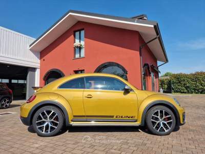 Volkswagen Maggiolino Maggiolino 2.0 tsi bm Sport 220cv dsg DUNE Oro usata Lesmo