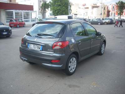 Peugeot 206 Peugeot 206 Plus 1.4 HDI 70CV Neopatentati Grigio usata Castellana Grotte