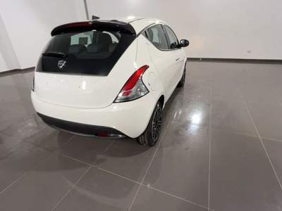 Lancia Ypsilon 1.0 FireFly 5 porte S&S Hybrid Oro Bianco usata Civitavecchia