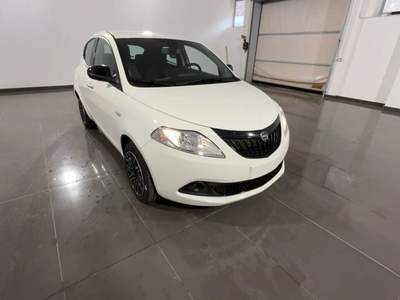 Lancia Ypsilon 1.0 FireFly 5 porte S&S Hybrid Oro Bianco usata Civitavecchia