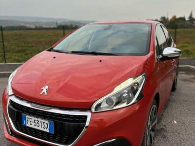 Peugeot 208 automatica Rosso usata Verona