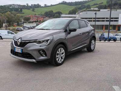 Renault Captur Plug-in Hybrid E-Tech 160 CV Intens Grigio usata Mondolfo