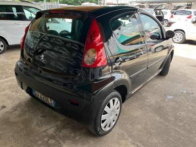 Peugeot 107 1.0 68CV 5p. Sweet Years 2Tronic Nero usata Giugliano in Campania