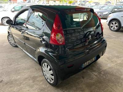 Peugeot 107 1.0 68CV 5p. Sweet Years 2Tronic Nero usata Giugliano in Campania