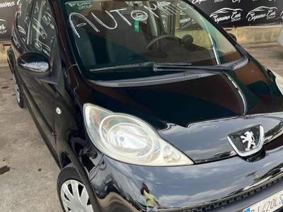 Peugeot 107 1.0 68CV 5p. Sweet Years 2Tronic Nero usata Giugliano in Campania