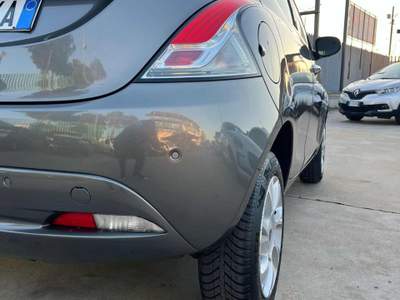 Lancia Ypsilon 0.9 TwinAir 85 CV 5 porte Metano Ecochic Platinum Grigio usata Giugliano in Campania