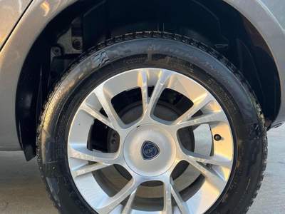 Lancia Ypsilon 0.9 TwinAir 85 CV 5 porte Metano Ecochic Platinum Grigio usata Giugliano in Campania