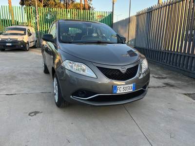 Lancia Ypsilon 0.9 TwinAir 85 CV 5 porte Metano Ecochic Platinum Grigio usata Giugliano in Campania