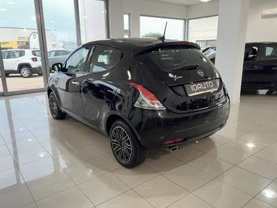 Lancia Ypsilon Lancia Ypsilon 1.0 firefly hybrid Gold 70cv 2021 Nero usata SETTIMO SAN PIETRO
