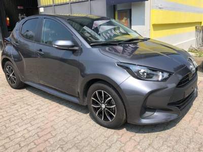 Toyota Yaris Comfort Cv.125, 1.5-l-VVT-i CVT Grigio usata Rivoli