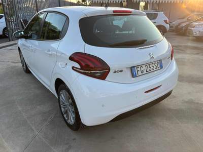 Peugeot 208 PureTech 82 5p. GPL Allure Bianco usata Giugliano in Campania