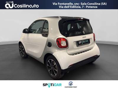 Smart ForTwo 1.0 Passion 70 CV 2015 Bianco usata Sala Consilina