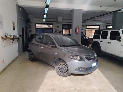 Lancia Ypsilon 1.0 FireFly 5 porte S&S Hybrid Platino Grigio usata Palermo