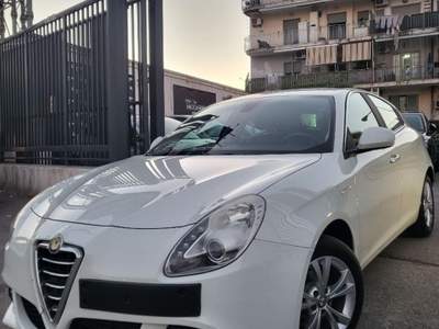 Alfa Romeo Giulietta 1.6 JTDm-2 105 CV Exclusive Bianco usata Casoria