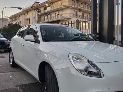 Alfa Romeo Giulietta 1.6 JTDm-2 105 CV Exclusive Bianco usata Casoria