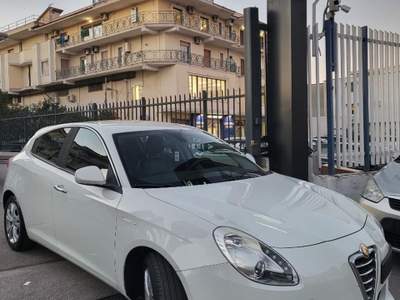 Alfa Romeo Giulietta 1.6 JTDm-2 105 CV Exclusive Bianco usata Casoria