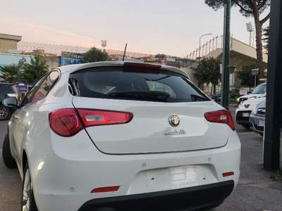 Alfa Romeo Giulietta 1.6 JTDm-2 105 CV Exclusive Bianco usata Casoria