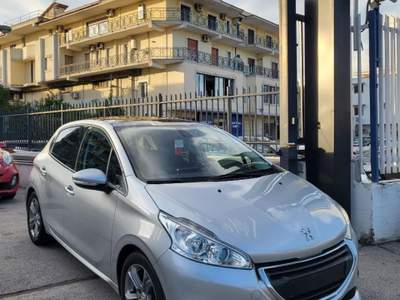 Peugeot 208 PureTech 82 5 porte Allure Grigio usata Casoria