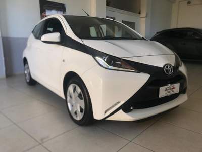 Toyota Aygo 1.0 VVT-i 69 CV x-business Bianco usata Nicosia